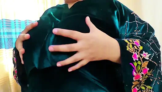 Yaramaz üvey kız kardeş sulu azgın figürüyle üvey erkek kardeşini azdırıyor - Yemenli Arap evli kadın kocasını üvey erkek kardeşiyle aldatıyor