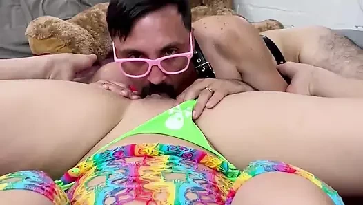 Kadın bakış açısı Şilili mavi saçlı bir kızla tutku dolu bir geceyi büyüliyor