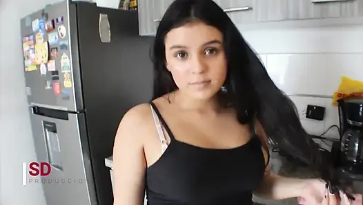 Tatilim bitti ve ebeveynlerimin evinde bulduğum ilk şey üvey kız kardeşim