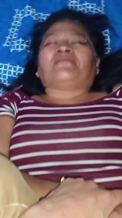 Сногсшибательный момент из "Я занимаюсь сексом с моей свекровью ежедневно, эта шлюшка пристрастилась ко мне, ее муж не удовлетворяет ее"