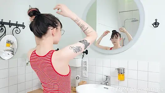 Duşta orgazm oluyor