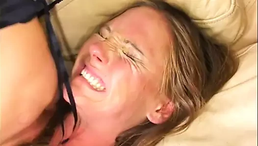 Çük emme esmer içinde bot gets ona kedi kemikli