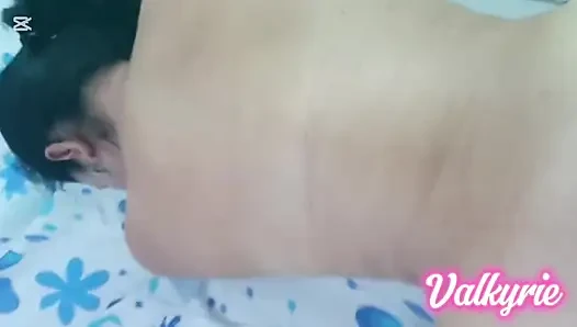 Kız arkadaşım taşaklarımı gırtlağına kadar emiyor