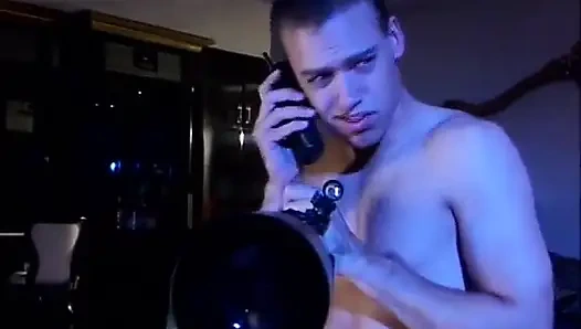 Güzel sarışın minyon sadece götten yarağı seviyor