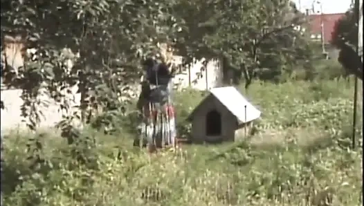 Tombul büyük memeli sarışın orta yaşlı seksi kadın domalma pozisyonunda sikişiyor