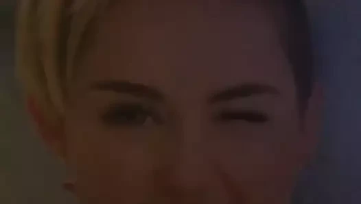 Miley cyrus boşalıyor