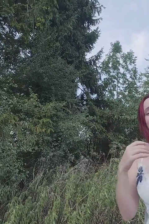 Ormanda yakalanmış!! Sadece fotoğraf çekmesi gerekiyordu... Sonra işler daha da büyüdü