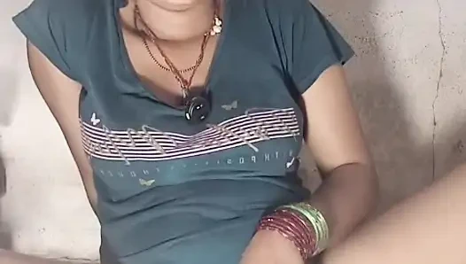 Une fille desi en burbang 3 doigts de l’eau brûlée de lentille est sortie masturbation audio en hindi
