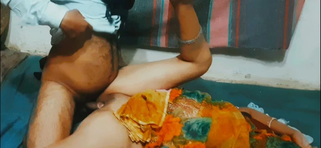 Indian Desi Sexy Bhabhi Ki Saree Utha Ke Mast Hardcore Chudai. Indian Desi Hindi BF Videos.