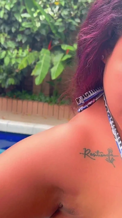 Hanna Mills bikini partisine hoş geldiniz