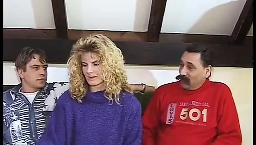 Ateşli olgun üçlü seks yapıyor