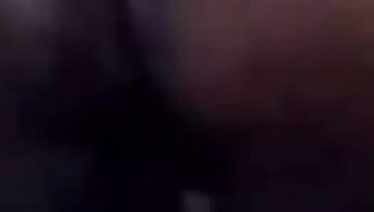 Siyah büyükanne bana o pisliği gösteriyor