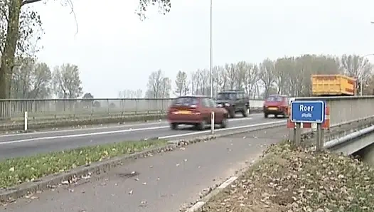 Baştan çıkarıcı Alman sürtükler sert amcık sikişinin tadını çıkarıyor