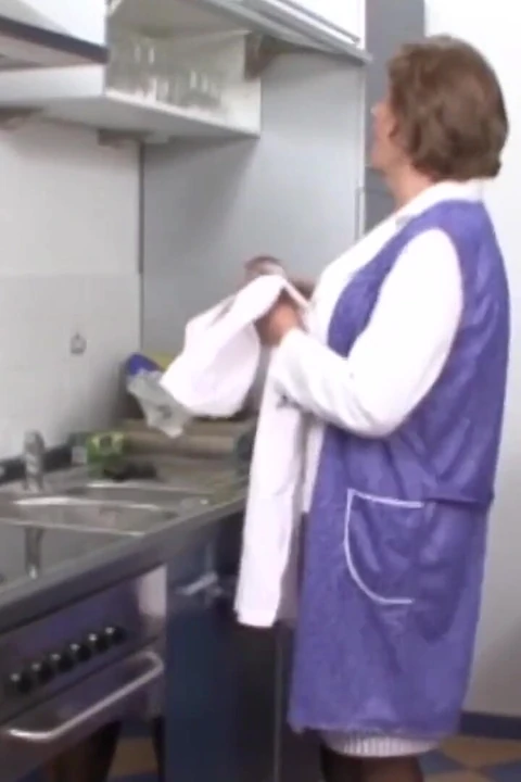 Alman nine sert yaraklara ve ateşli boşalmaya bağımlı