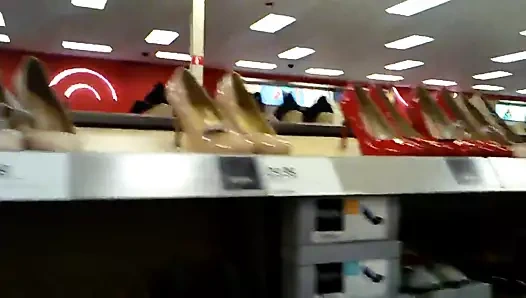 Mağazada topuklu ayakkabılar