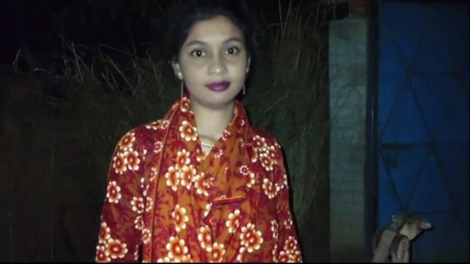 Real Desi Village köyden sokakta ızgara oynuyor, kocalarını aldatıyor, gerçek desi kız gerçek bir bangla ses vermeyi çok seviyor