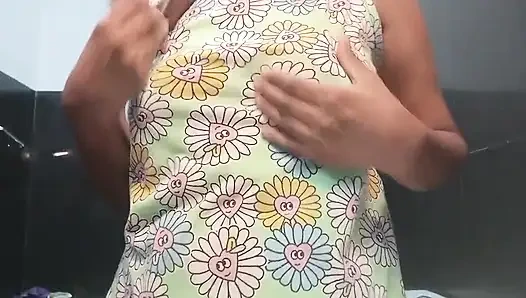 Harika büyük memeli ve aç amcıklı ateşli kız remido şehvet eğlencesi