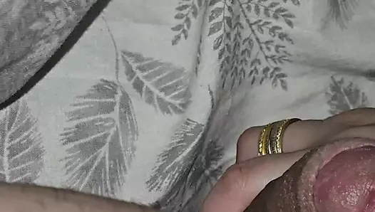 Üvey kız kardeş Hintli üvey erkek kardeşin büyük yarağıyla mastürbasyon yapıyor