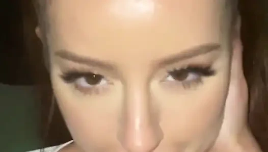 Aile Partisi Sırasında Minik Genç Üvey Kız Kardeşini Sikiyor