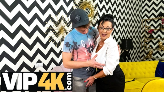 Tutor4k. karanlık korkusu için en iyi tedavi