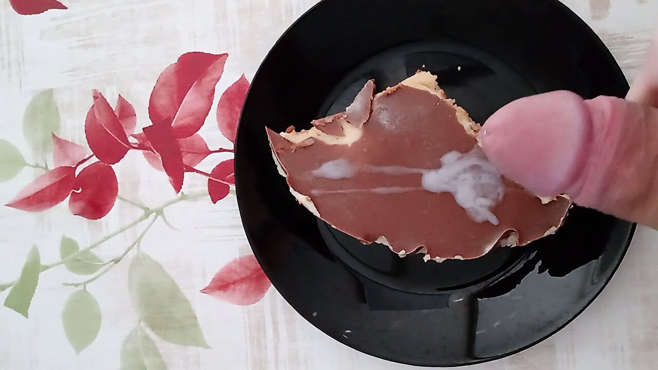 Pastanın üzerine ekstra krema