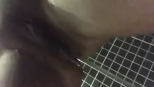 Sıcak olgun gf işemek içinde duş