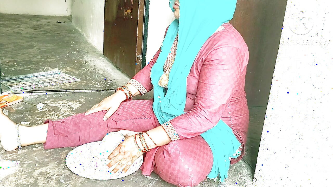 Neighborhood Wali Bhabhi Ki Majhedar Chudai in Hindi Audio