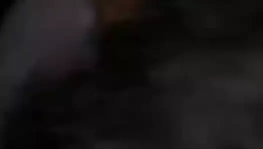 PROVOCANDOLE SQUIRT A MADURA EN COCHE