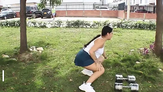 Çok seksi ve sikim bunu biliyor