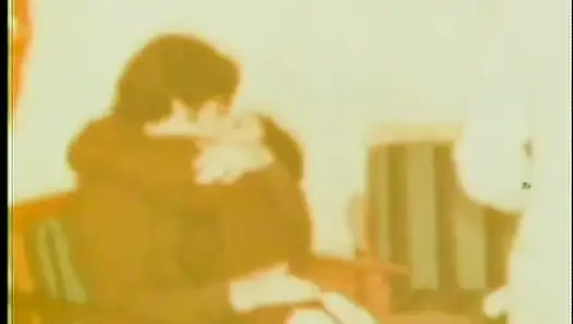 Lezbiyenler üçlü amcık yalıyor nostaljik amcık sikişi