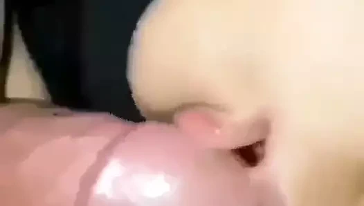 Ucuz sürtük yarağımı emiyor