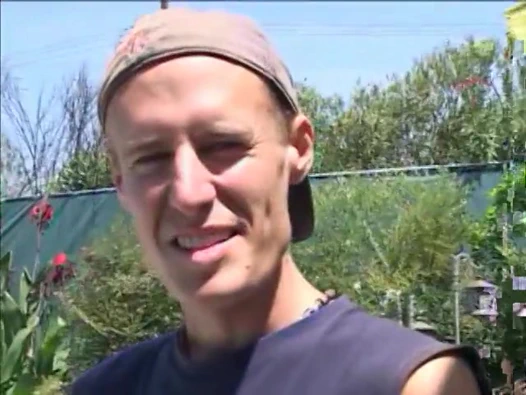 İri göğüslü fahişe açık havada sikiliyor