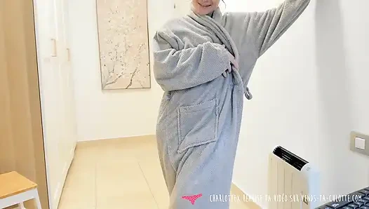 Vends-Ta-Culotte - сногсшибательная французская милфа превращает тебя своим идеальным телом, когда выходит из душа