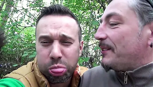 Çifte penetrasyonlu pound'da üçlü anal sikiş