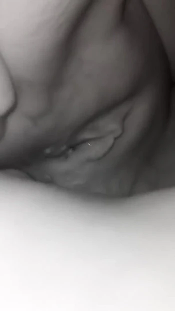 Эмоциональный момент из "Анальная жена в любительском видео"