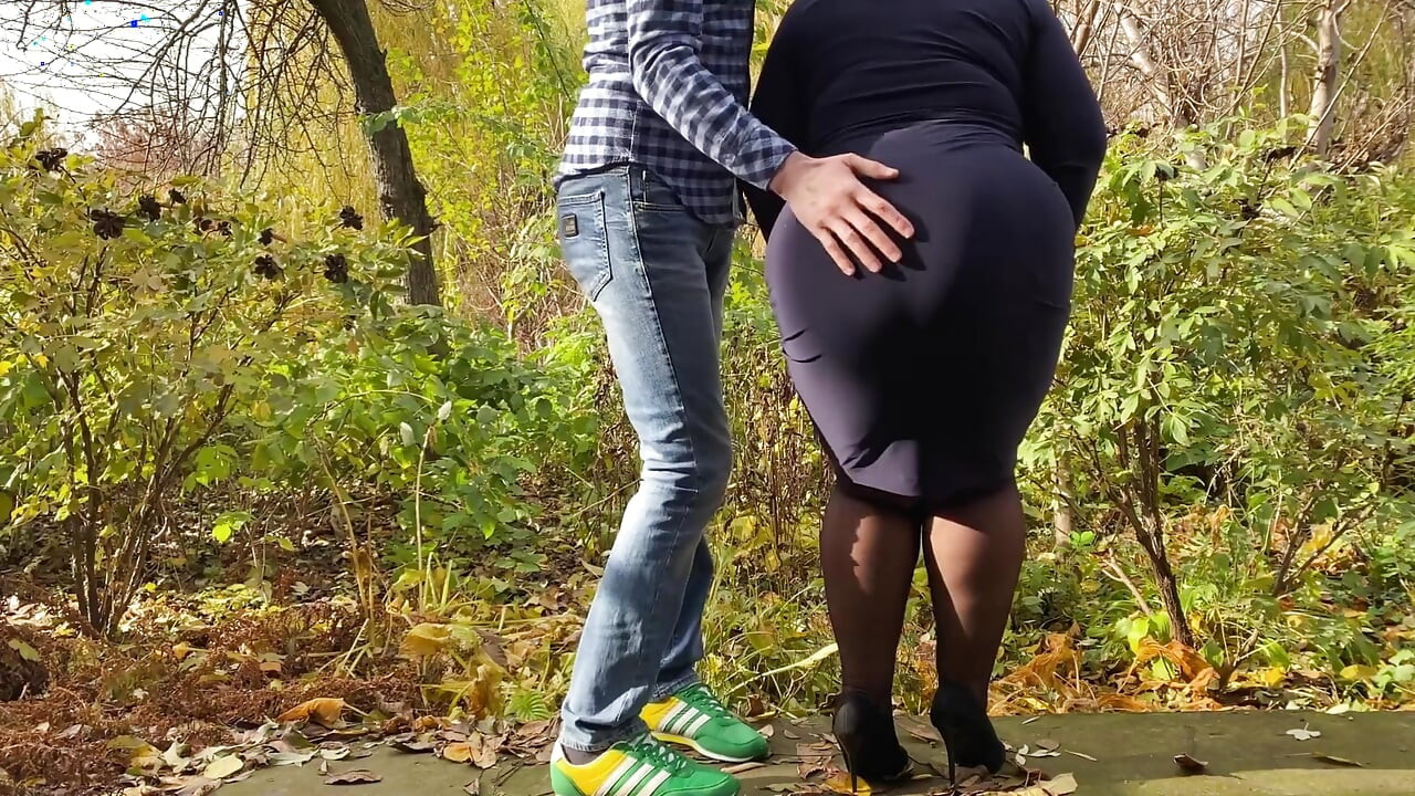 Kayınvalideni açık havada işerken gördün mü?