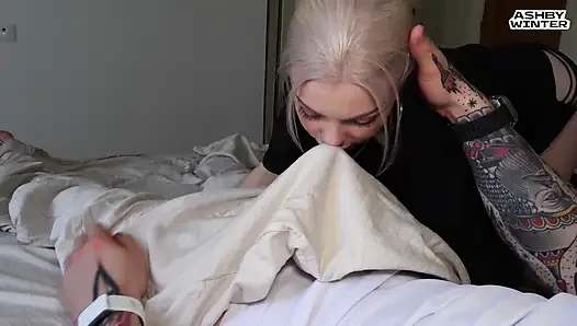Üvey kız kardeş Ashby Winter Beni Mastürbasyon Yaparken Yakaladı - Oral Seks, Sert Seks ve Bakış Açısından Sperm