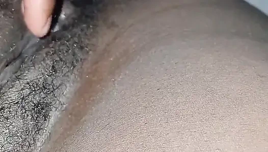 Sıkı azgın amcığı ovuyor