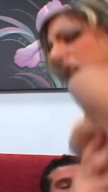 Эмоциональный момент из "Худенькая девушка с маленькими сиськами наслаждается жестким большим членом после того, как ее сняли"