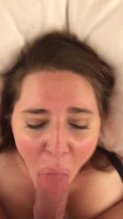 Ben tatlı, itaatkar bir hotwife'ın ağzını kullanıyorum