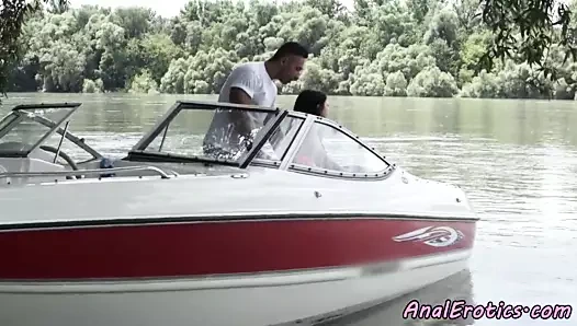 Bebek anüsten becerdin üzerinde the boat