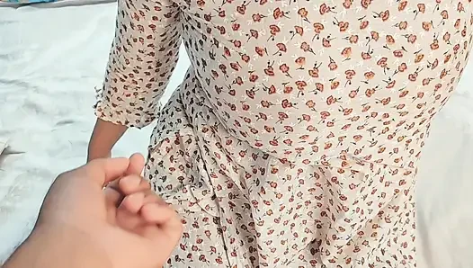 Vahşi göt heyecanı sessizliği parçalıyor ve açlığın ateşini açıyor