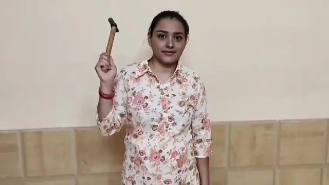 Üvey kız kardeşim amcığıma vurdu