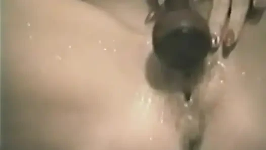 Sarışın orta yaşlı seksi kadın kendini fışkırtıyor