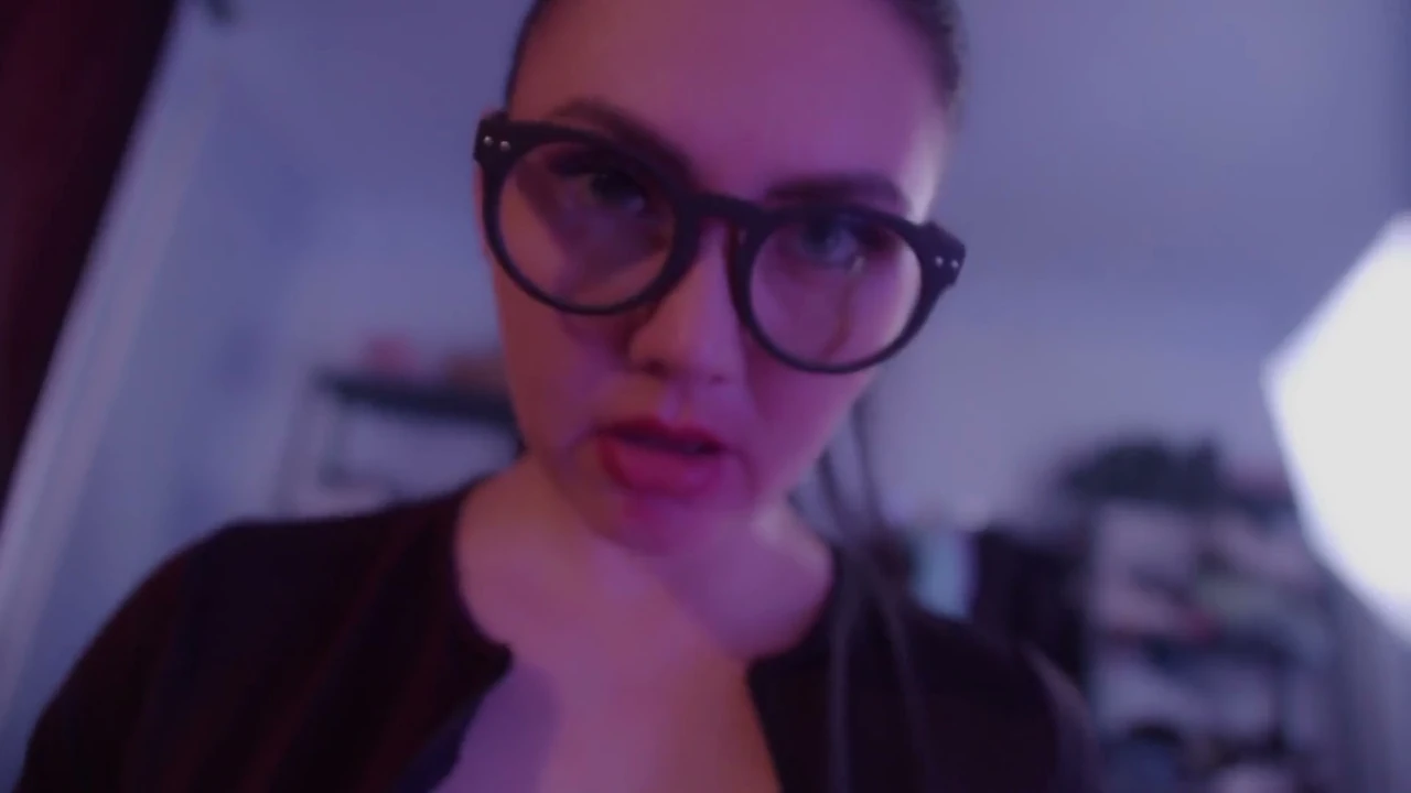 Huzzy Knocks to Her Paramour in the Ass
