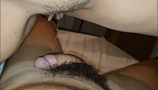 Kız arkadaşımı sikiyorum ve onu amına işiyorum!