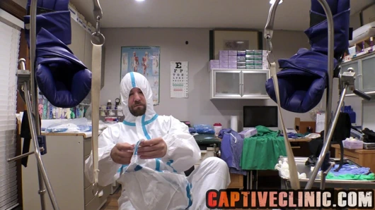 Üniforma testi #2: mavi çizgili beyaz tulumlar, yüz kaplamaları, çeşitli eldivenler