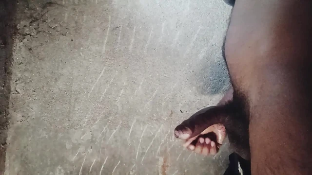 Полная дрочка черного члена в ванной, уборка, голос