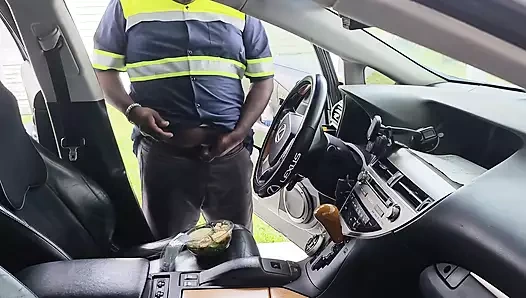 Omg!!! Kadın müşteri yemek teslim eden adamı sezar salatasıyla mastürbasyon yaparken yakaladı