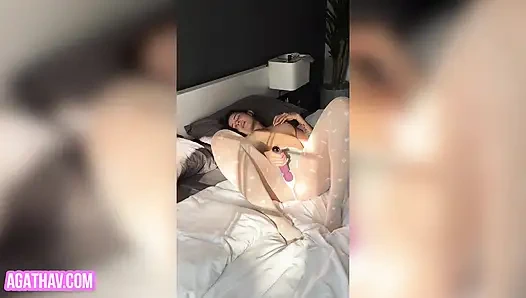 ATHA VEGA PEGA DERRETENDO COM VIBRADOR